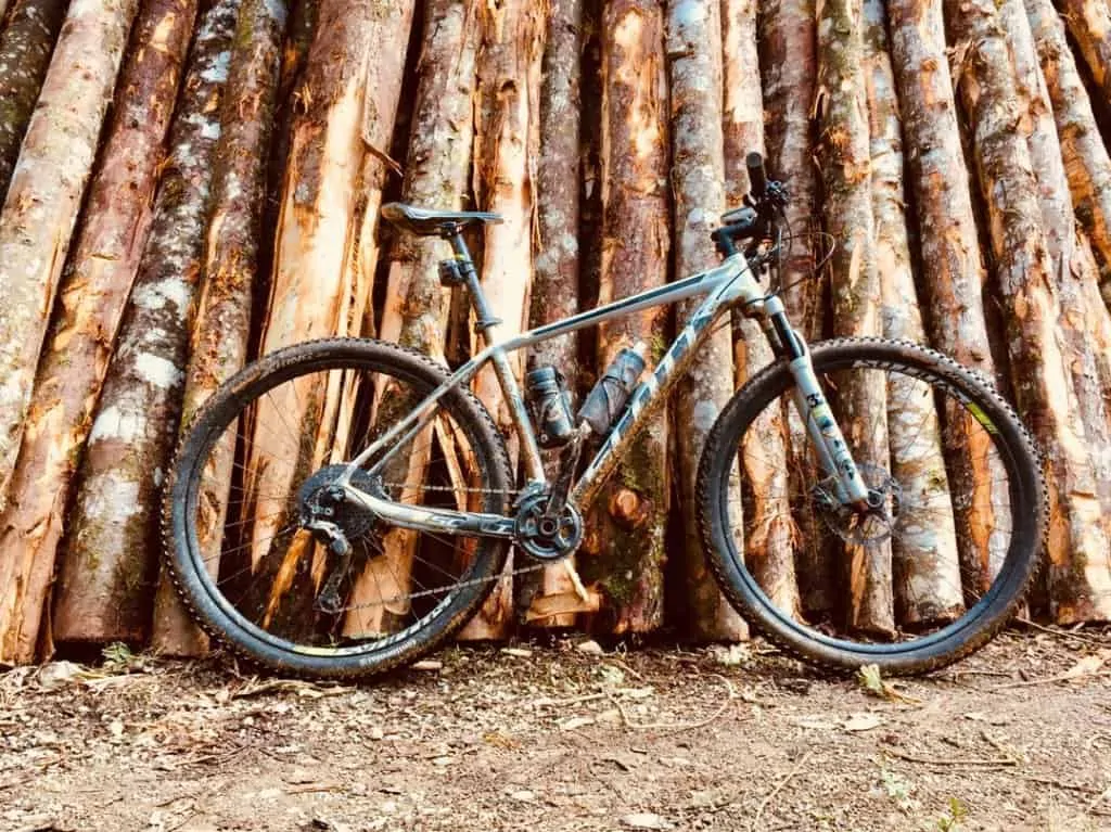 Clean a mountain bike