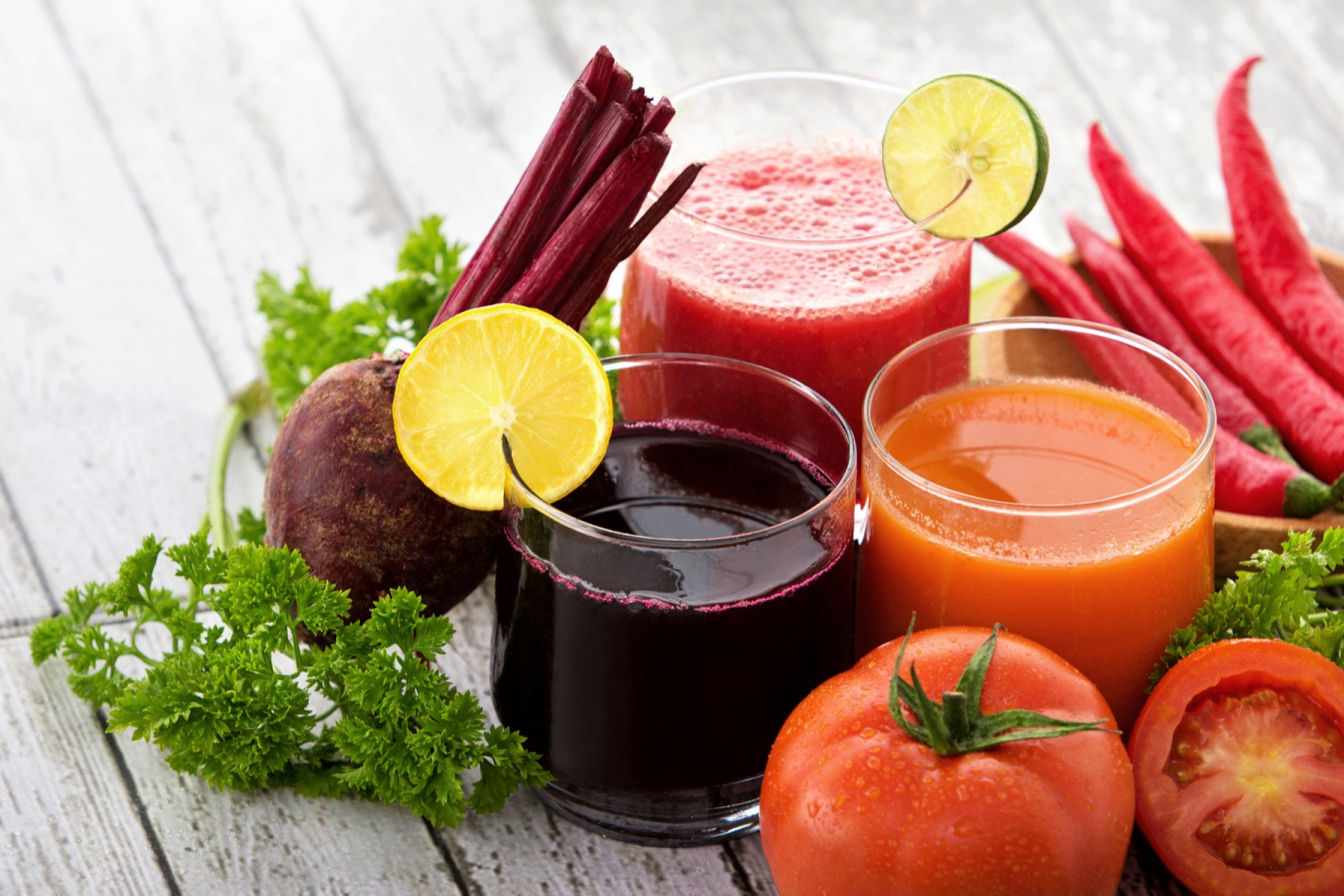 Juicing Your Vegetables VS. Eating Them A 2024 Comparison Guide
