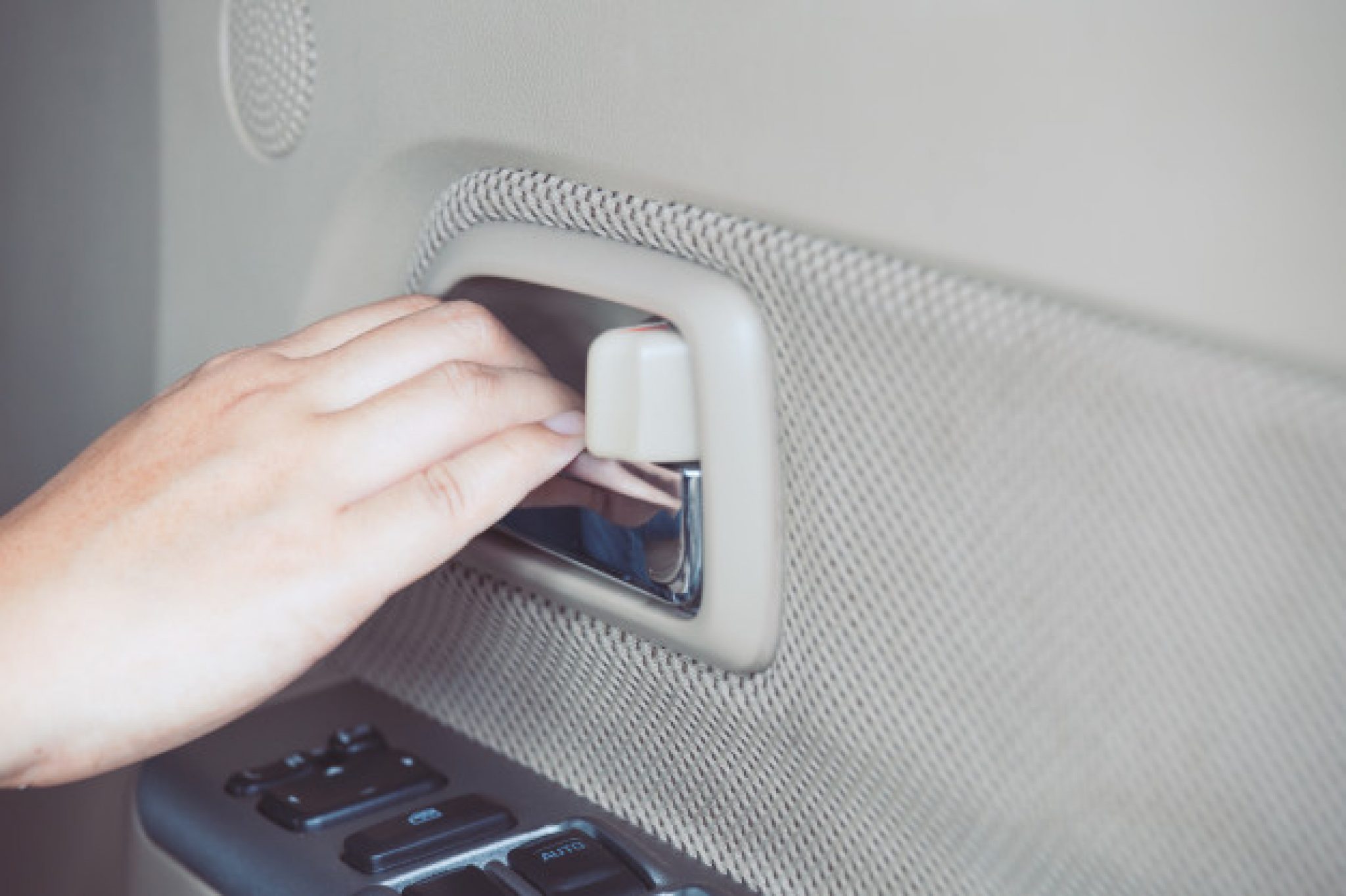 How to Get Out of a Locked Car 2024 Guide Sta.ME