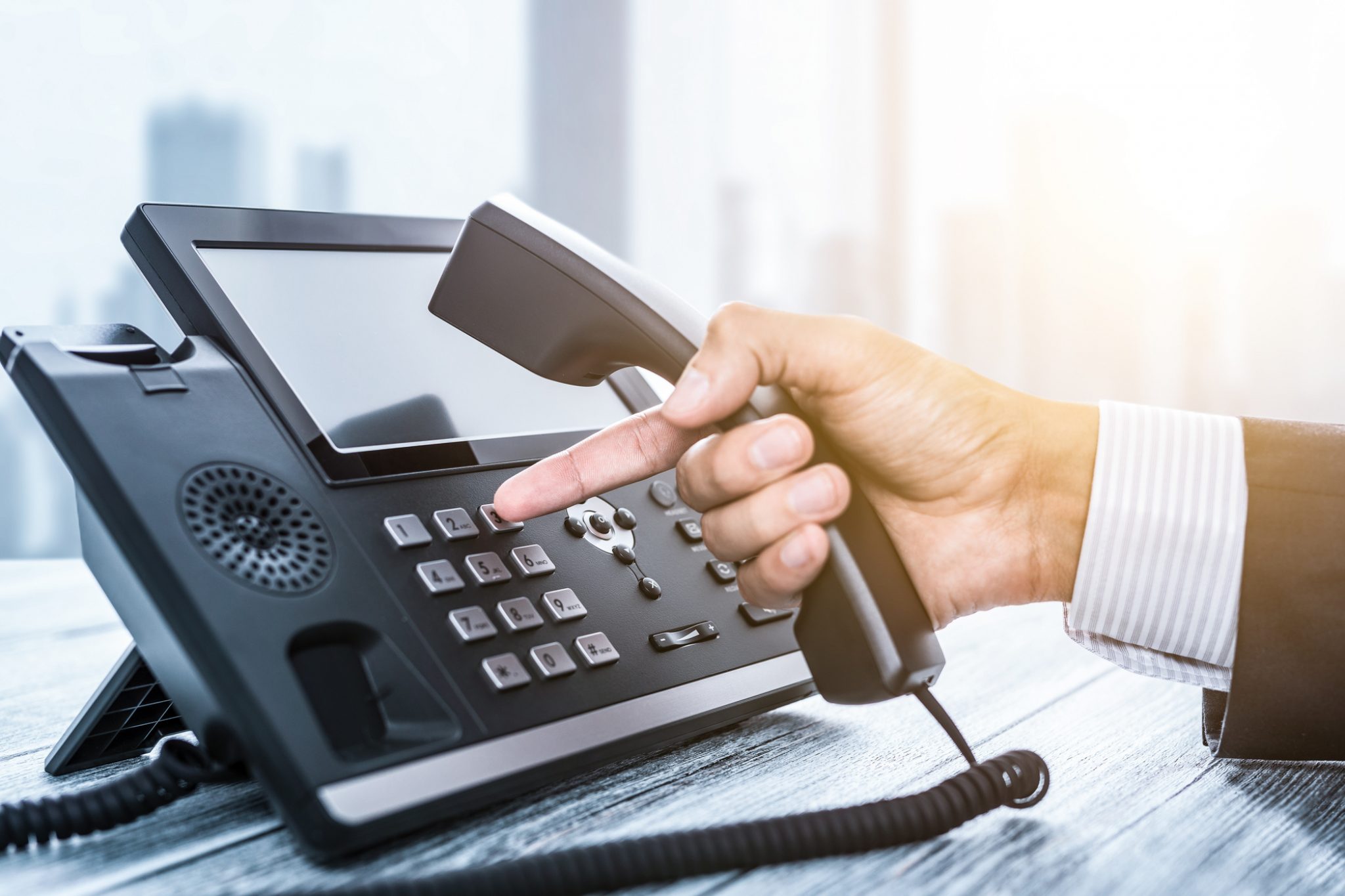 5 Pros & Cons Of Voip Systems For Small Canadian Businesses Sta.ME