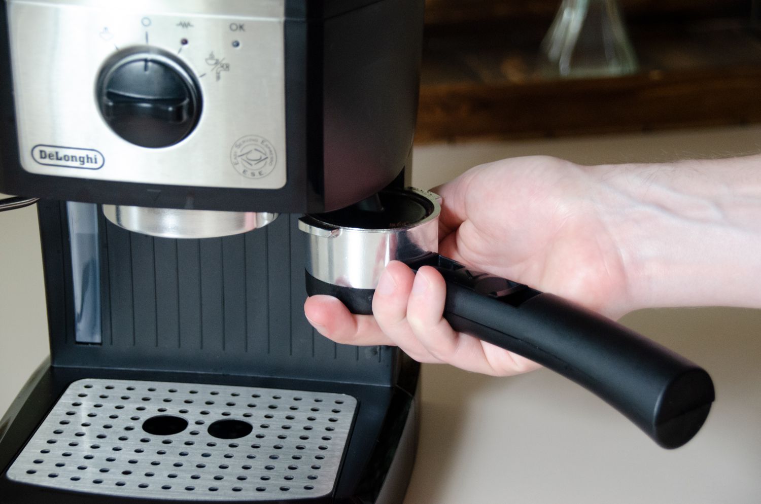How to Use Delonghi Espresso Maker - 2024 Guide - WebSta.ME
