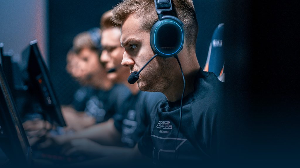 What Kind of Headphones Do Pro Gamers Use? Sta.ME