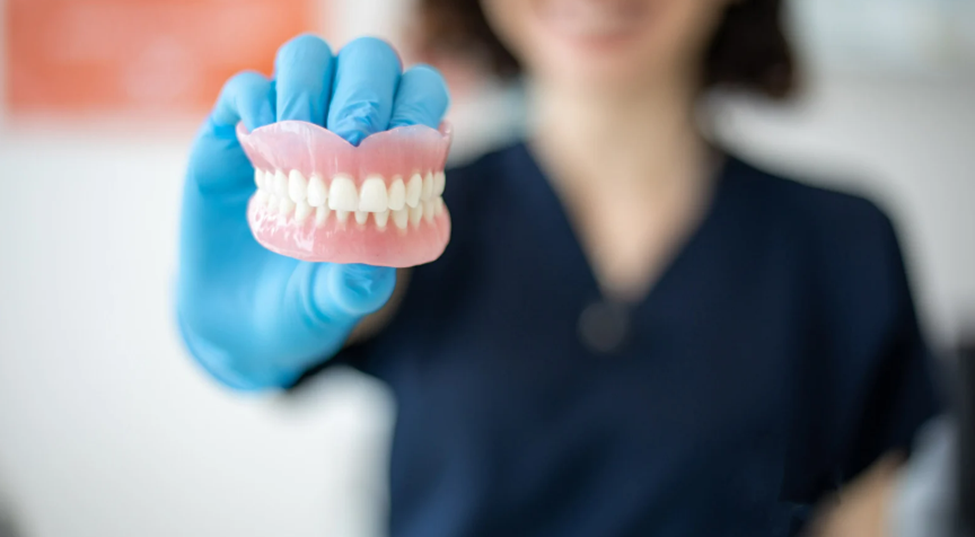 12 Essential Things to Know Before Choosing Dental Dentures