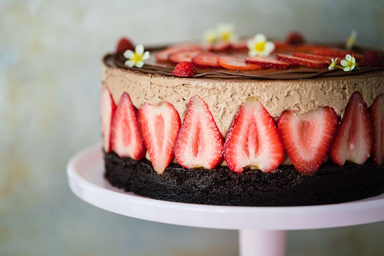 Impress Your Loved Ones With Strawberry Cakes