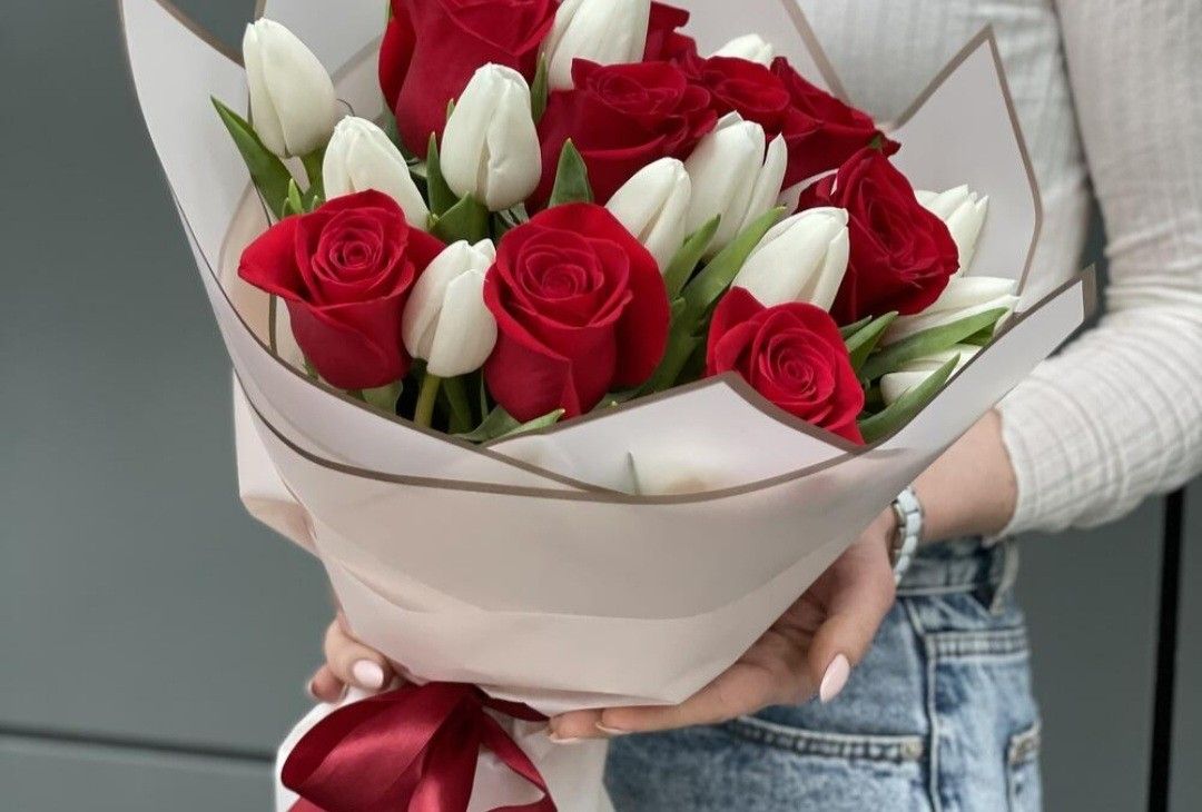 Roses vs. Tulips