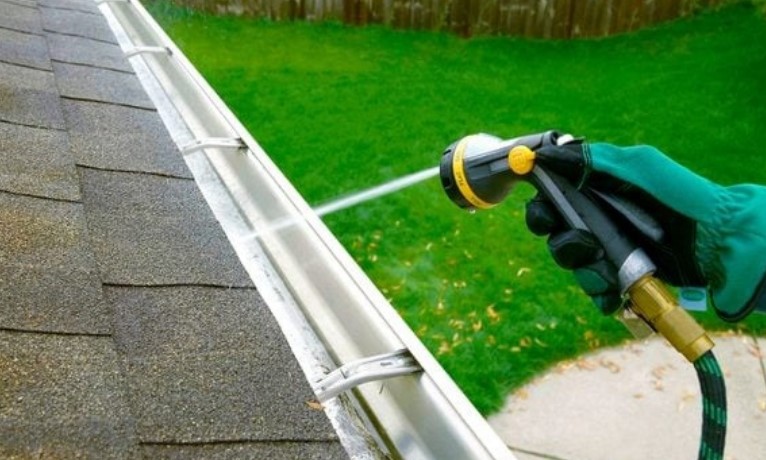 High-pressure water jetting cleans gutters