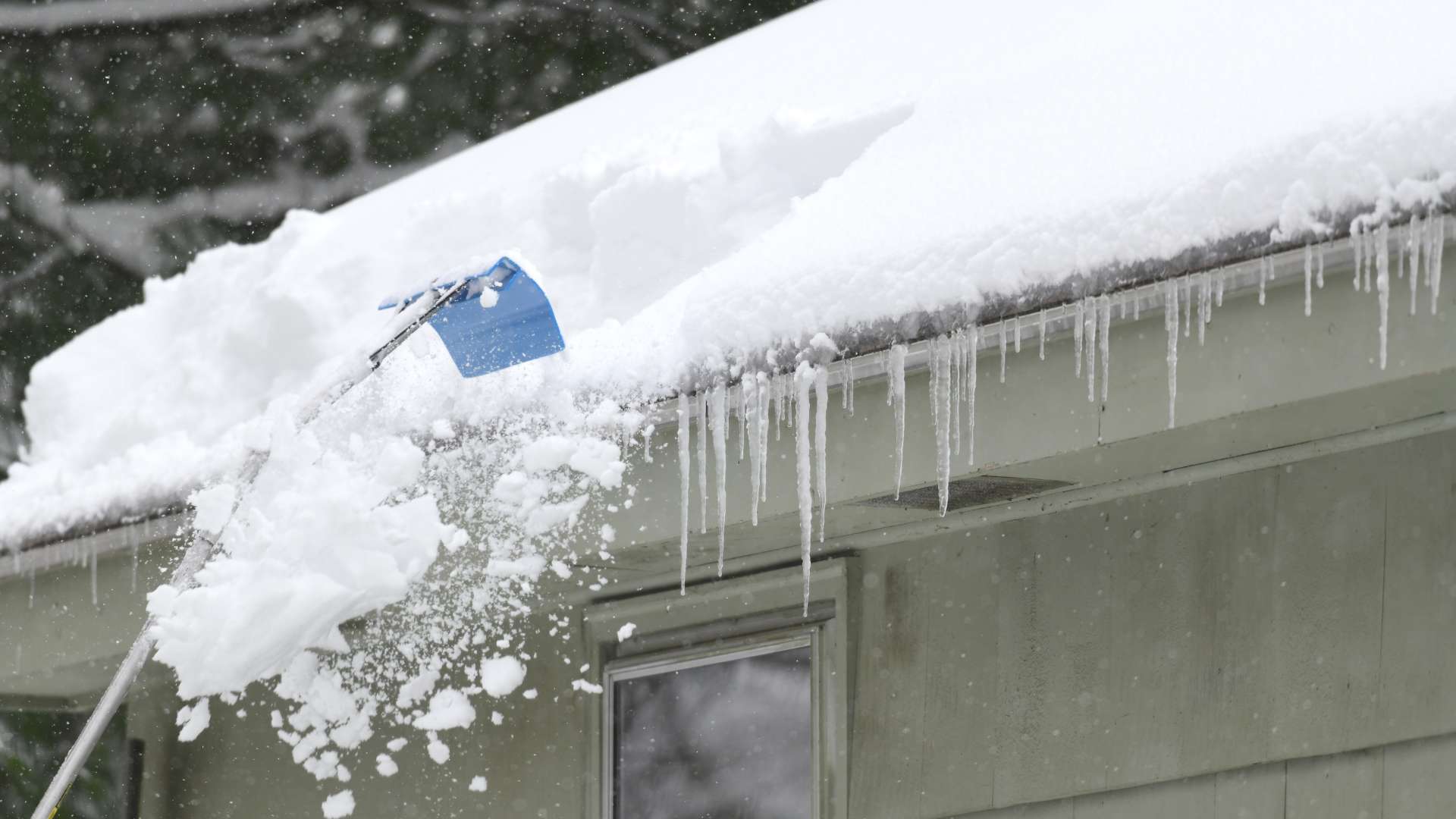 Safely Remove Snow from Roofs