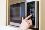 Common Mistakes People Make While Using Mini Microwaves – 2024 Guide